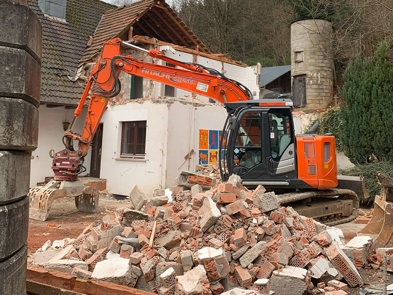 abbruch-arbeiten-haus-schwarze-erdarbeiten-kinzigtal-fischerbach