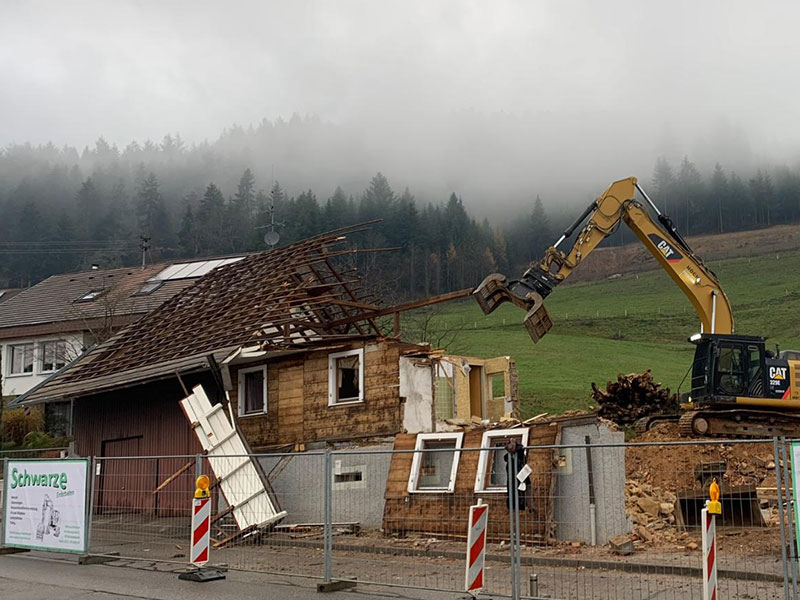schwarze-erdarbeiten-fischerbach-kinzigtal-abbrucharbeiten-abriss